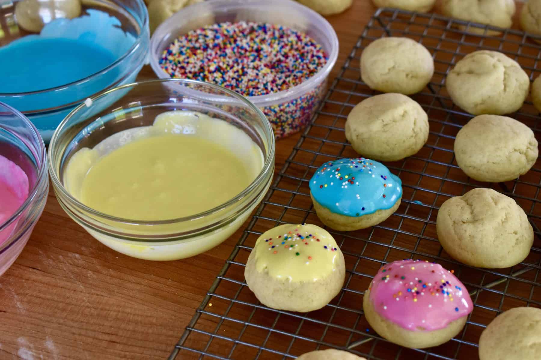 Italian Easter Cookies and frosting. 