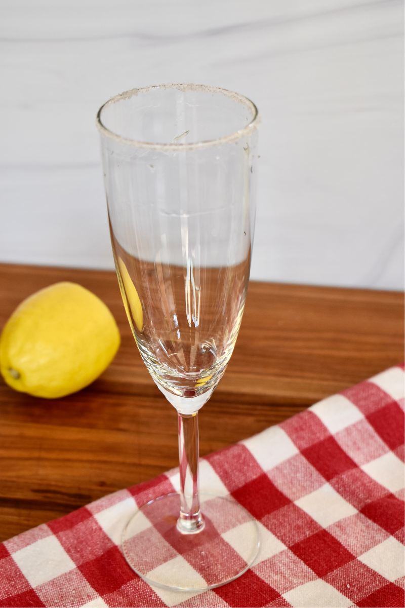 https://thisitaliankitchen.com/wp-content/uploads/2022/04/Limoncello-Spritzer-glass-with-sugar-rim-.png