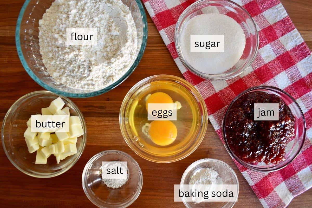Ingredients for recipe include butter, sugar, flour, egg, and fruit jam.