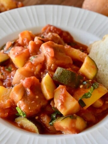 Ciambotta recipe is Italian summer vegetable stew.