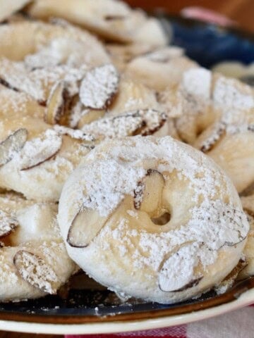 Italian Meringue Cookies.