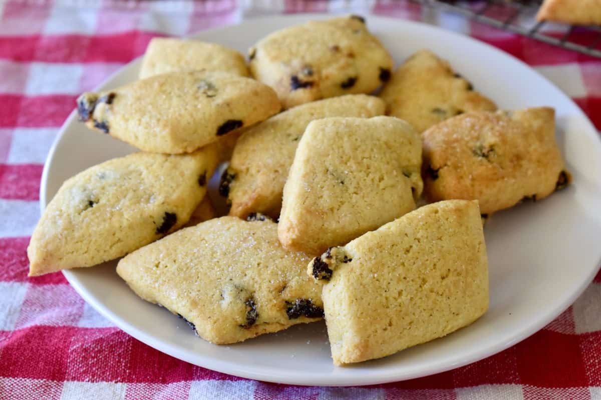 Zaleti cookies with cornmeal and raisins on a white plate on a checkered napkin. 