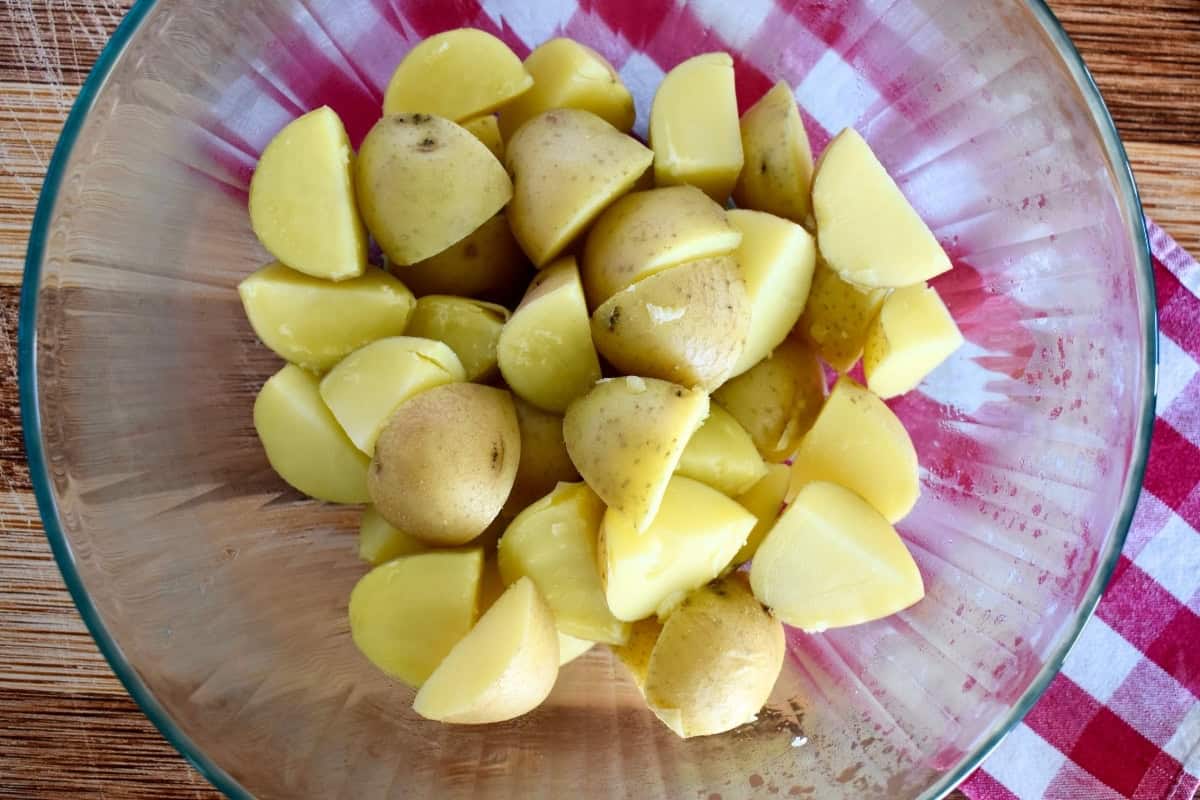 Cooked potatoes in a glass bowl. 