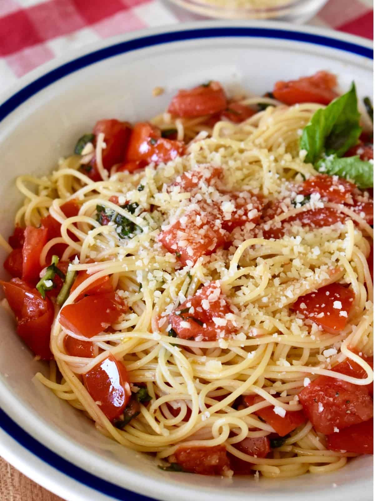 Spaghetti al pomodoro crudo in a bowl. 