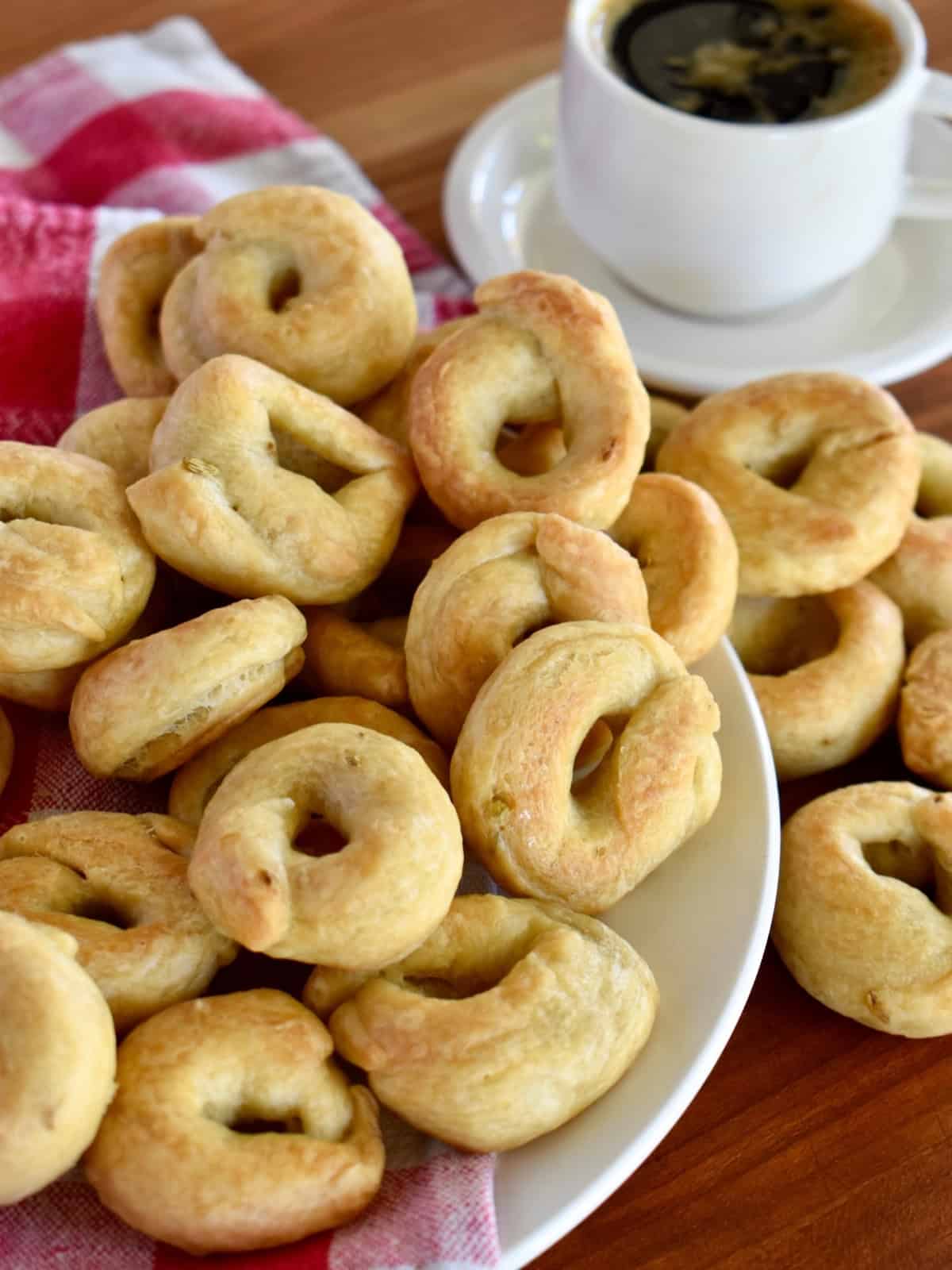 Taralli recipe on a white plate with coffee.